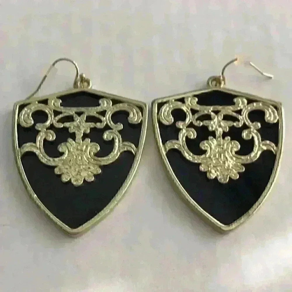 Olivia Welles new Annabelle Detail Earrings